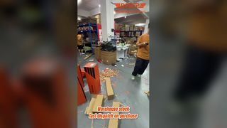 คลังสินค้า บรรจุภัณฑ์ กำลังโหลด